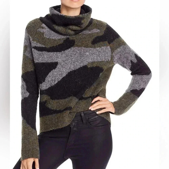 Aqua Bloomingdale’s Camouflage Turtleneck Sweater Size Small Cropped Green - Picture 1 of 8